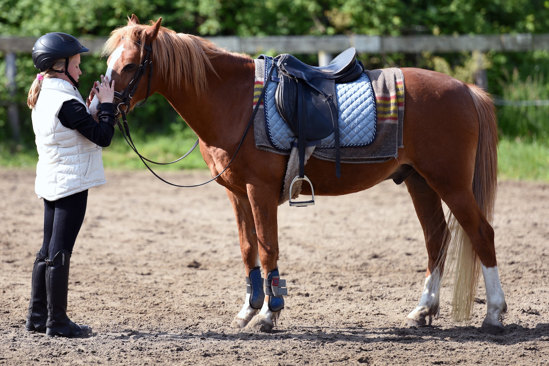 Le casque d'équitation est un équipement de sécurité indispensable