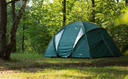 Comment préparer une randonnée avec bivouac en Bretagne sans improviser sa nuit